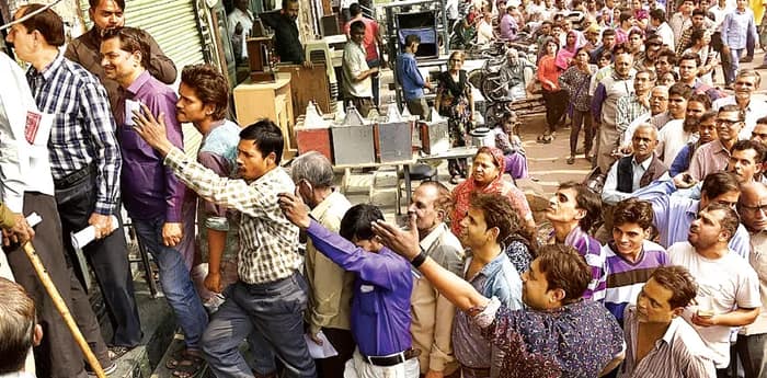 আমলা ও শাসকের যৌথ সাফল্যগুলি কোথায় গেল?
