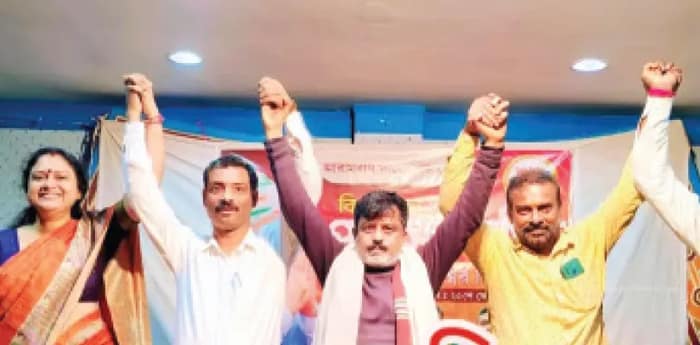 বহিরাগত প্রার্থী চাই না, ছবি দিয়ে একতার বার্তা বিজেপির স্থানীয় নেতৃত্বের
