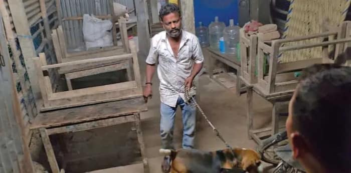 বেআইনি মদের দোকানে পুলিশি হানা  কুকুর লেলিয়ে ছুট প্রাক্তন গেরুয়া নেতার, শেষ পর্যন্ত পাকড়াও  সরগরম ভূপতিনগর