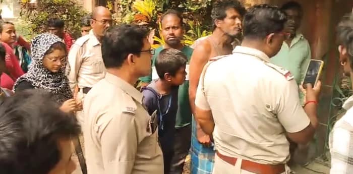 জগৎবল্লভপুর: একাকী বৃদ্ধাকে খুন! বাড়ি থেকে উদ্ধার ক্ষতবিক্ষত দেহ ঘিরে রহস্য