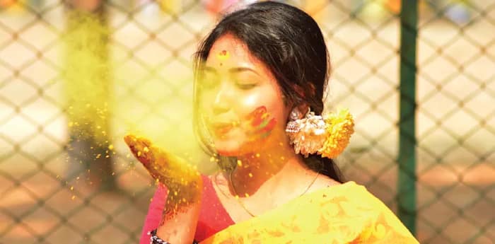 বিশ্বভারতীতে ঘরোয়া পরিবেশে ‘বসন্ত বন্দনা’য় মাতল পড়ুয়ারা