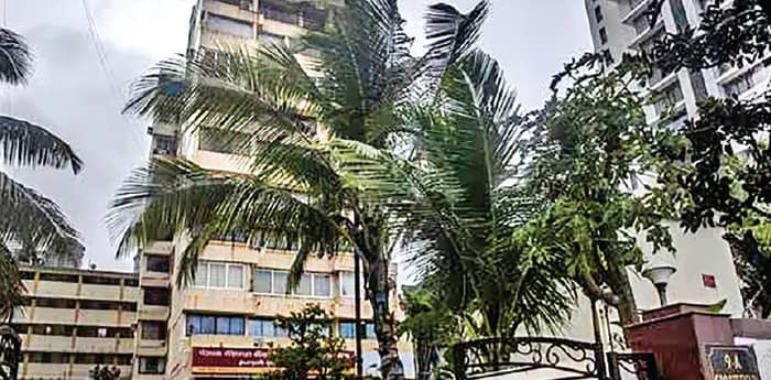 হতে চলেছে বহুতল, প্রোমোটারের থাবায় গাভাসকরদের বাসস্থান