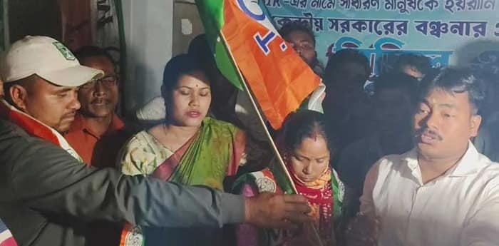 ময়নাগুড়ি বিধানসভার পঞ্চায়েত সদস্যা বিজেপির গীতা রায় তৃণমূলে যোগদান করলেন