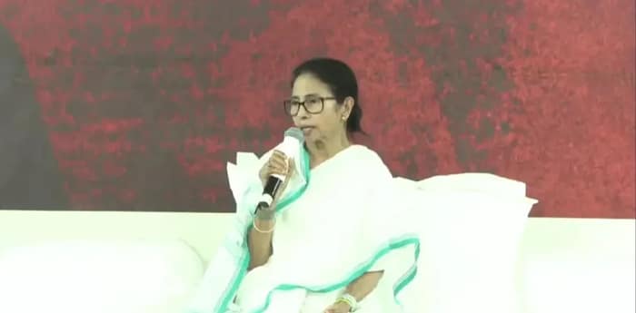 এপ্রিল নয় আজ থেকেই ব্যাংক অ্যাকাউন্টে ঢুকবে যুবসাথীর টাকা, ঘোষণা মুখ্যমন্ত্রীর