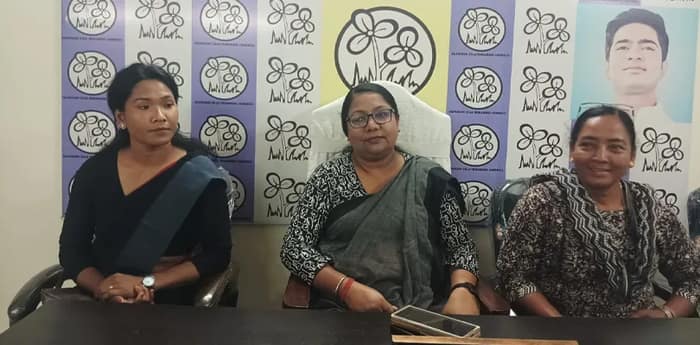 জলপাইগুড়ি তৃণমূল জেলা কার্যালয়ে স্বপ্না বর্মন