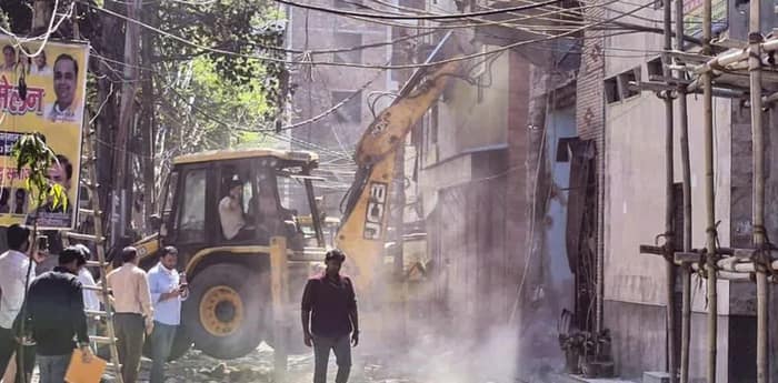 উত্তম নগর খুন: অভিযুক্তের বাড়ির বেআইনি অংশ ভেঙে গুঁড়িয়ে দিল দিল্লি পুরসভা