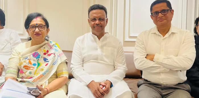 কলকাতায় নির্বাচন কমিশনের ফুল বেঞ্চের কাছে তৃণমূলের তিন প্রতিনিধি