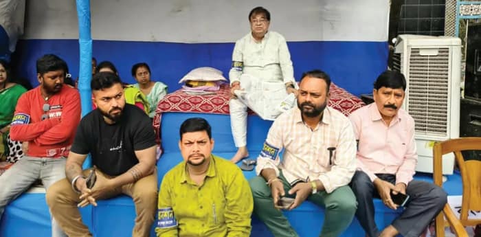 ভোটার তালিকায় নাম বাদ ইস্যুতে দিনহাটায় গণ অনশনে উদয়ন গুহ