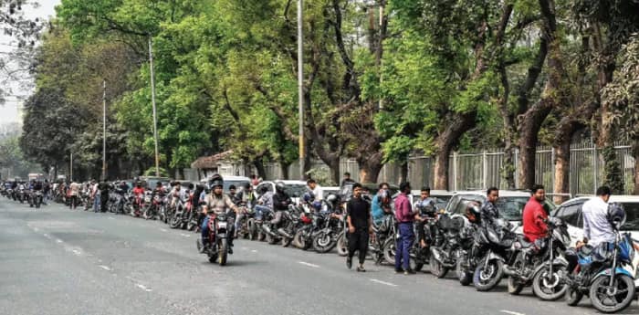 বাংলাদেশে ভয়ানক জ্বালানি সংকট  ৫ হাজার টন ডিজেল পাঠাল ভারত