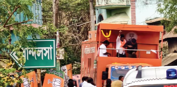 ভাতারে ‘বসে গেল’ বিজেপির রথের  চাকা, উন্মাদনা উধাও পরিবর্তন যাত্রায়