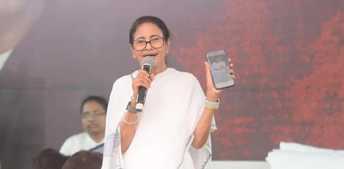 সুপ্রিম কোর্টের বিচারে আস্থা রেখেই ধরনা তুললেন মমতা