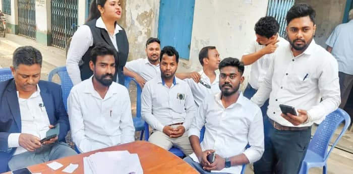 ডায়মন্ডহারবার: বার কাউন্সিলের নির্বাচনে ভোট দিলেন প্রতীক উর