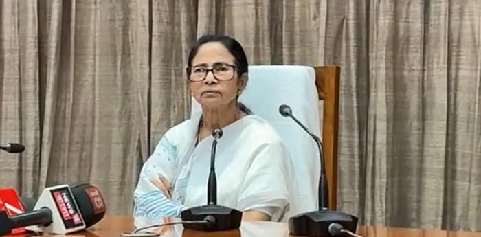 যুবসাথীর টাকা দেওয়া দ্রুত শেষ করতে নির্দেশ মমতার