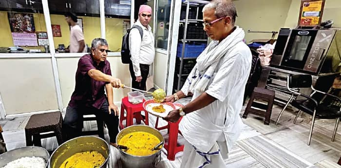 দীঘার জগন্নাথ মন্দিরেও কমানো হল কুপনে  প্রসাদ বিলি