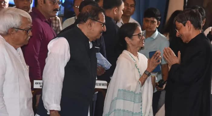 রাজ্যপাল হিসাবে শপথ রবির, রাজভবনে উপস্থিত মুখ্যমন্ত্রী