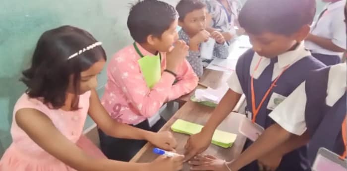 শপথবাক্য পাঠ, প্রধানমন্ত্রী সহ মন্ত্রীরাও পেলেন দায়িত্ব, আদর্শ প্রাইমারি স্কুলের শিশু সংসদ নির্বাচন