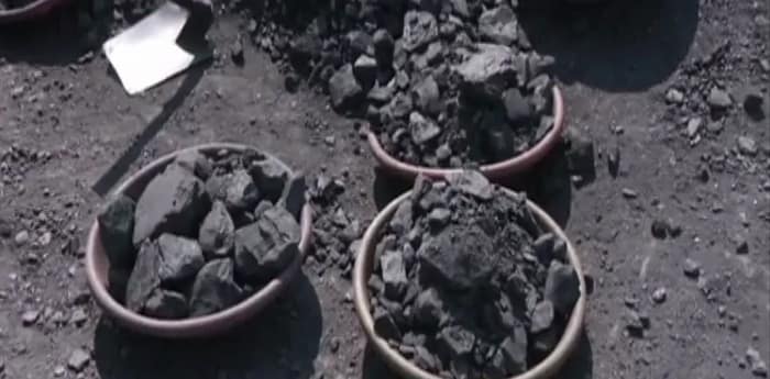 দুষ্কৃতী-তাণ্ডব, কয়লা চুরিতে বাধা পেয়ে তৃণমূল কার্যালয়ে ভাঙচুর