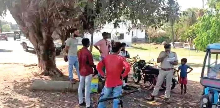 আইন হাতে তুলে নিলে কড়া ব্যবস্থার হুঁশিয়ারি ছেলেধরার গুজবে আতঙ্ক, বোলপুরে মাইকিং পুলিশের