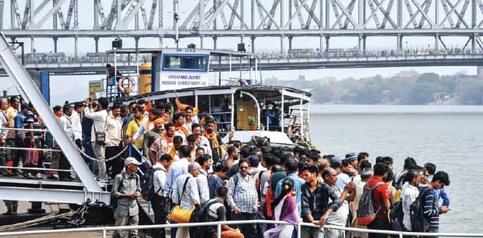 মোদির সভায় ঢোকার আগে দিদির প্রকল্পের প্রশংসা বিজেপি কর্মীদের