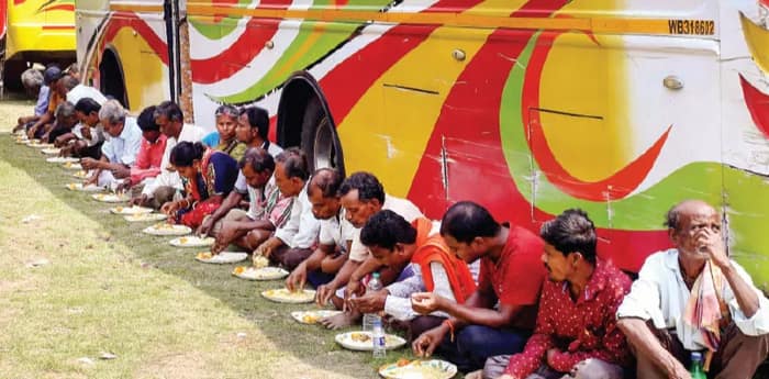 ব্রিগেডে দেদার ডিম ভাত, মোদির নিরাপত্তায় কর্মীদেরও ব্যাগ ‘সার্চ’