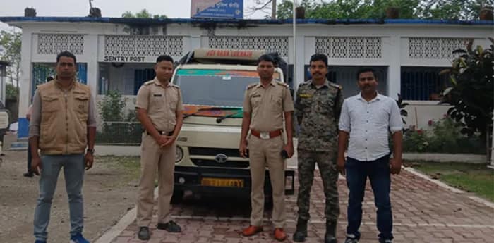 চুরি করা পিকআপ গাড়িতেই গরু পাচার! রাতের অভিযানে বড় সাফল্য পুলিশের