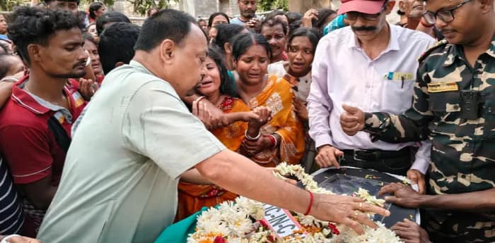 রাষ্ট্রীয় মর্যাদায় শেষ বিদায় সেনাকর্মীর অকালমৃত্যুতে শোকস্তব্ধ বেলদা