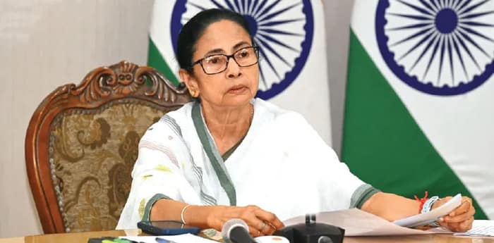 মুখ্যসচিব এবং রাজ্য পুলিশের ডিজিকে বদলির প্রতিবাদে দেশের মুখ্য নির্বাচন কমিশনারকে চিঠি মুখ্যমন্ত্রীর