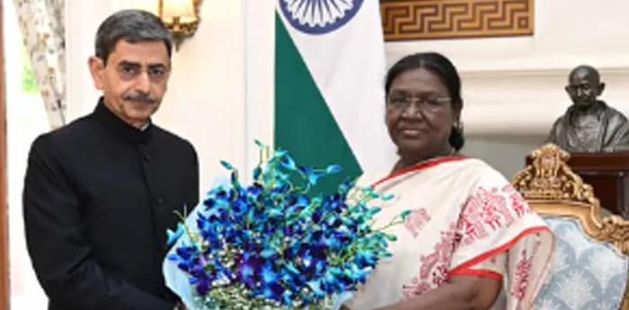 রাষ্ট্রপতি ভবনে রাষ্ট্রপতি দ্রৌপদী মুর্মুর সঙ্গে সাক্ষাৎ করলেন পশ্চিমবঙ্গের রাজ্যপাল আর এন রবি