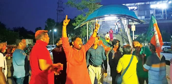 হিরণ নয়, ‘সাজানো বাগান’ ফিরে পেলেন দিলীপ ঘোষ, খড়্গপুর সদরে উড়ল গেরুয়া আবির
