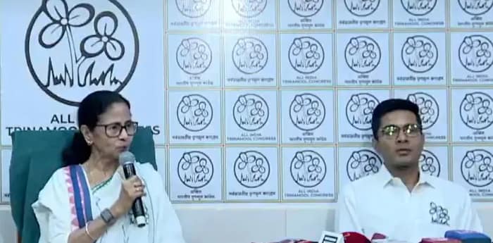 বাংলায় সুপার ইমার্জেন্সি জারি করেছে কমিশন: মমতা