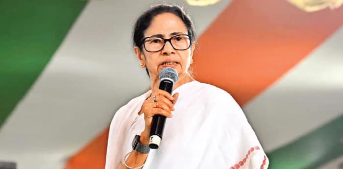 মমতার জোড়া প্রতিদ্বন্দ্বী বিজেপি ও কমিশন!