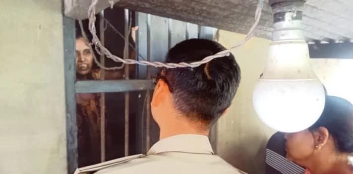 ‘স্বেচ্ছামৃত্যু’ চেয়ে নিজেকে ঘরবন্দি রাখা মহিলাকে উদ্ধার