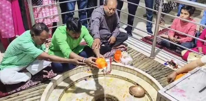 জল্পেশ মন্দিরে পুজো দিয়ে প্রচার শুরু করলেন ময়নাগুড়ির তৃণমূলের প্রার্থী রামমোহন রায়