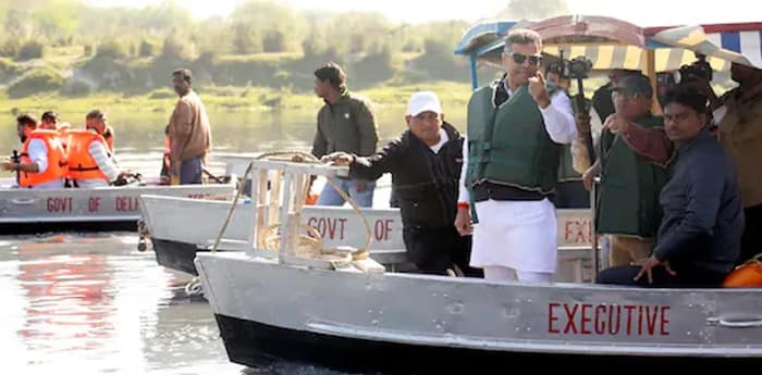 যমুনা পরিদর্শনে ৬ কোটির নৌকা কিনছে দিল্লি সরকার, দূষণ রোধের আশ্বাসই সার!