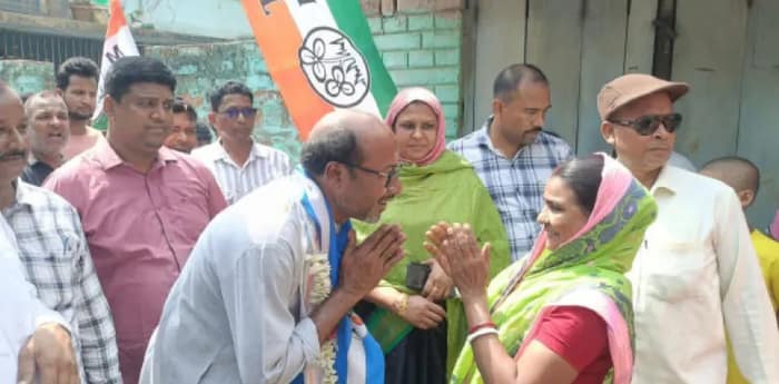 চৈত্রের তপ্ত রোদে সূতির তৃণমূল  প্রার্থী ইমানি বিশ্বাসের হেঁটে প্রচার