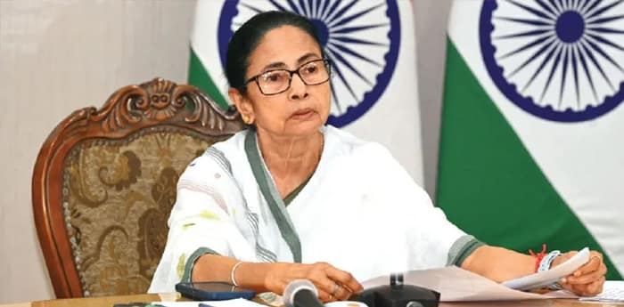 ইদ উপলক্ষ্যে কলকাতা রেড রোডে মুখ্যমন্ত্রী মমতা বন্দ্যোপাধ্যায়