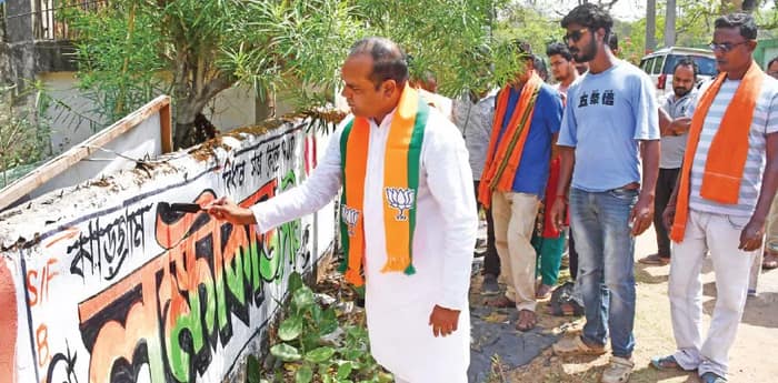 আসানসোলে কোটি টাকা সহ গ্রেপ্তার হওয়া লক্ষ্মীকান্তই এবার ঝাড়গ্রামের বিজেপি প্রার্থী