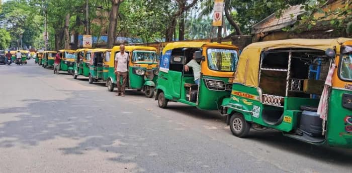 জ্বালানিতে রাশ তেল সংস্থাগুলির, অটো-পরিষেবা ধুঁকছেই