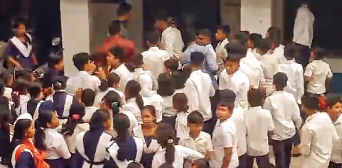 দেগঙ্গার স্কুলে মিড ডে মিল নিয়ে  বিক্ষোভে পড়ুয়াকে মার, চাঞ্চল্য