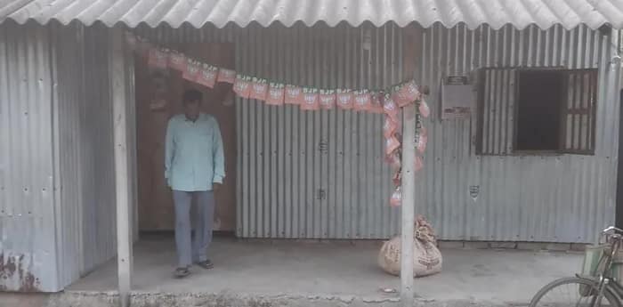 প্রার্থী পছন্দ না হওয়ায় হলদিবাড়িতে দলীয় কার্যালয়ে তালা ঝুলিয়ে দিলেন বিজেপি’র কর্মী সমর্থকরা