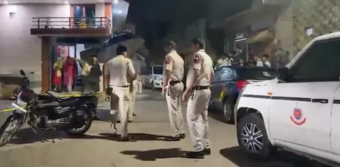 উত্তর দিল্লিতে শ্যুটআউট, বাড়িতে বন্দুকবাজদের হামলায় আহত ৩ ও মৃত ১