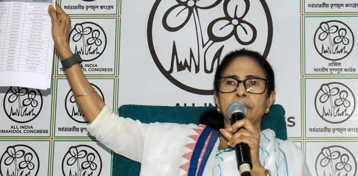‘সীমা লঙ্ঘন করছে কমিশন’, ফের পত্রবোমা মুখ্যমন্ত্রীর