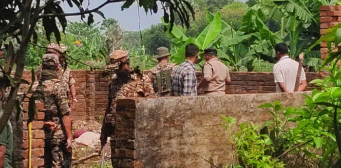 মিনাখাঁয় মিলল তৃণমূল নেতার ঝলসানো মৃতদেহ, ভাঙড়ে বিস্ফোরণের সঙ্গে যোগসূত্র খুঁজছে পুলিশ