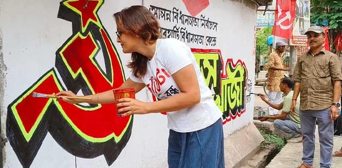 কামারহাটি বিধানসভা কেন্দ্রে বামফ্রন্ট প্রার্থী মানস মুখোপাধ্যায় সমর্থনে শুক্রবার প্রচারে নামলেন অভিনেত্রী ঊষসী চক্রবর্তী