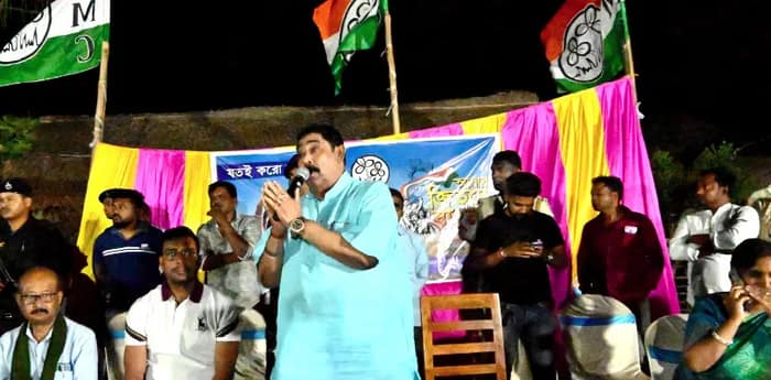 বোলপুরে ওয়ার্ডে ওয়ার্ডে তৃণমূলের সভা, উন্নয়নের বার্তা দিলেন অনুব্রত