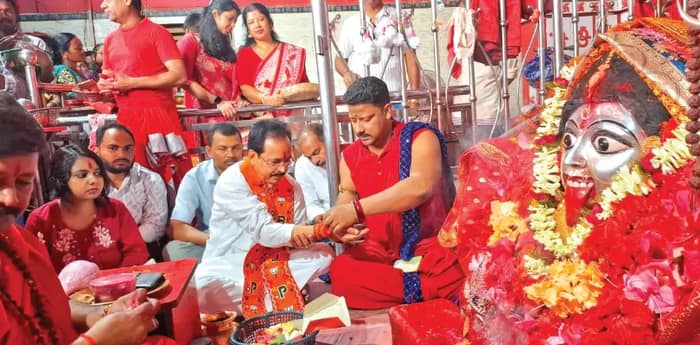 বোল্লা মন্দিরে পুজো দিয়ে তোরাফের ‘গড়ে’ প্রচার শুরু বিজেপি প্রার্থীর