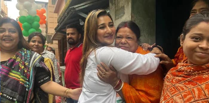 বরানগরে ভোটপ্রচারে সায়ন্তিকা