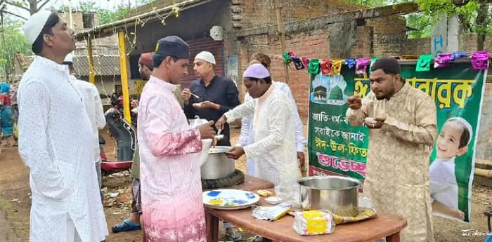ঝাড়গ্রামে মুনস্টার ক্লাবের ইদ উদ্‌যাপন ঘিরে সৌভ্রাতৃত্বের বার্তা
