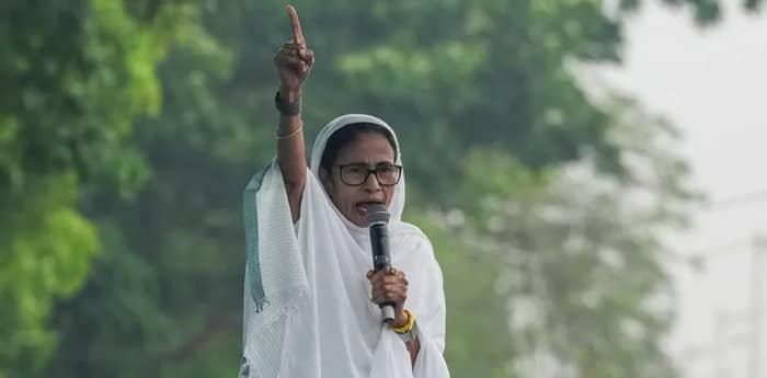 মোদিকে ভোটাধিকার কাড়তে দেব না, রেড রোডে ইদের জমায়েত থেকে হুংকার মমতার