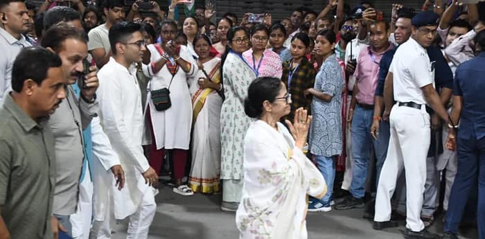 ভবানীপুরে কর্মিসভায় পৌঁছলেন মুখ্যমন্ত্রী মমতা বন্দ্যোপাধ্যায়